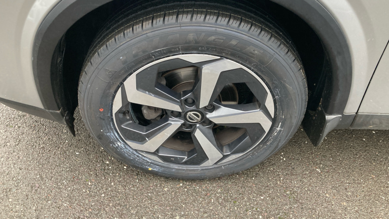 Nissan Qashqai 1.3 DiG-T MH N-Connecta 5dr Petrol Hatchback